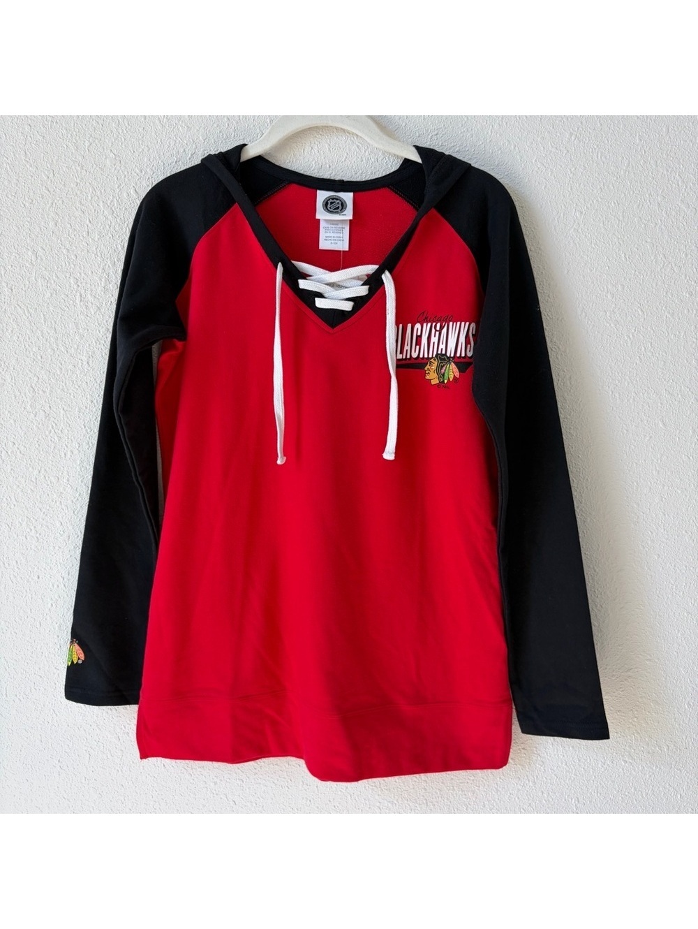NHL Chicago Blackhawks Lace Up Hooded Top Red Size Small Sporty